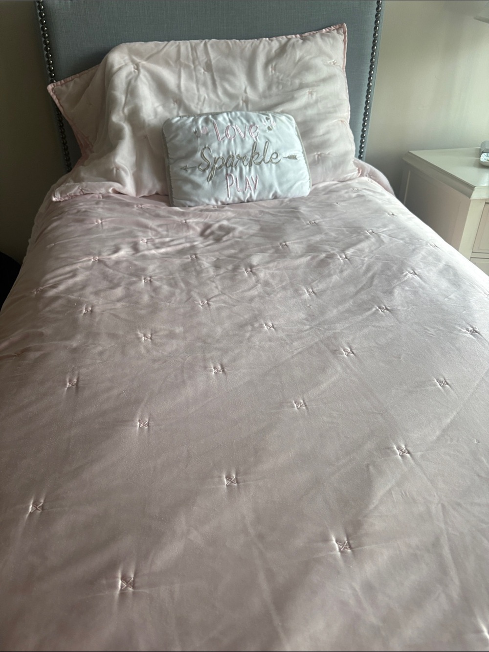 Opalhouse Pale Pink Twin Bed Comforter, standard sham &small decorative pillow.